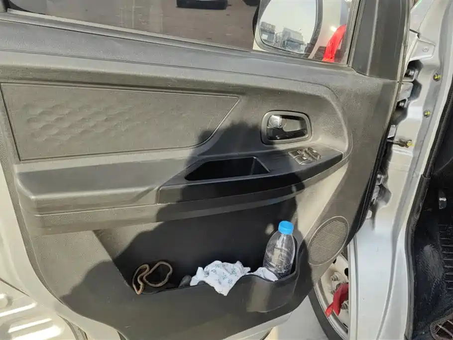 Changan Ruixing M60 长安睿行M60 2025款 1.6 L CNG 120 L气瓶舒适型客车6座