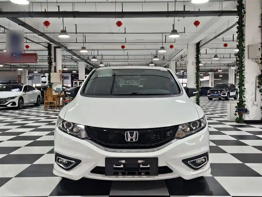 Jade 1.8 L Auto Comfort Elite 5-seat