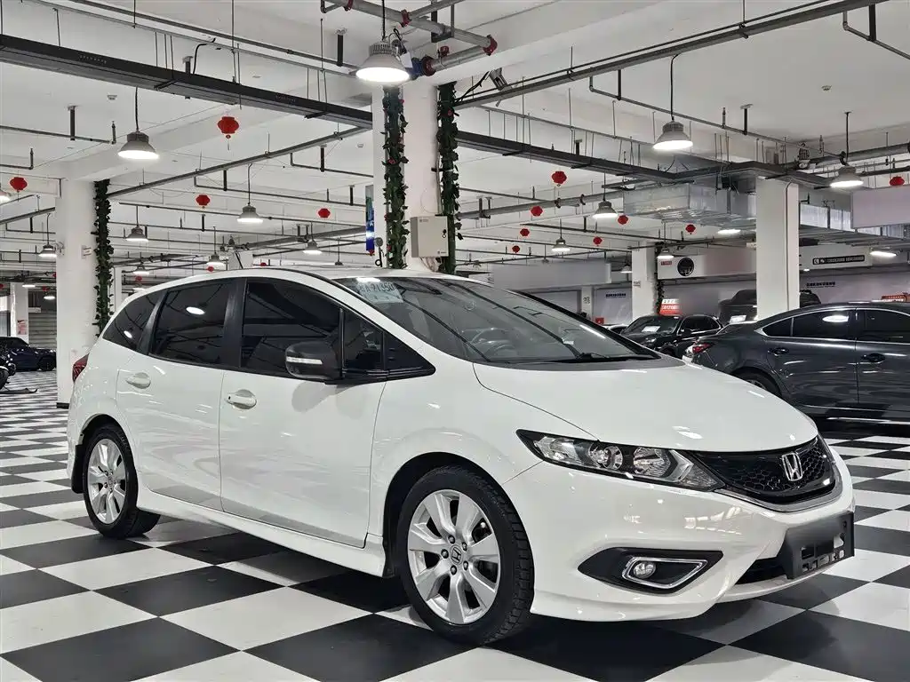 Jade 1.8 L Auto Comfort Elite 5-seat