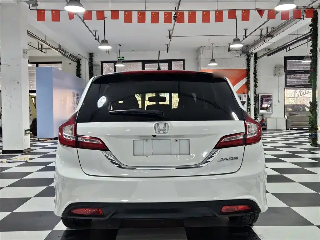 Jade 1.8 L Auto Comfort Elite 5-seat