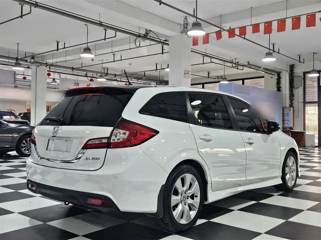 Jade 1.8 L Auto Comfort Elite 5-seat