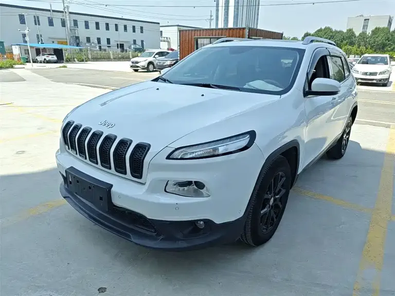 Jeep Cherokee 2.4 L Leading