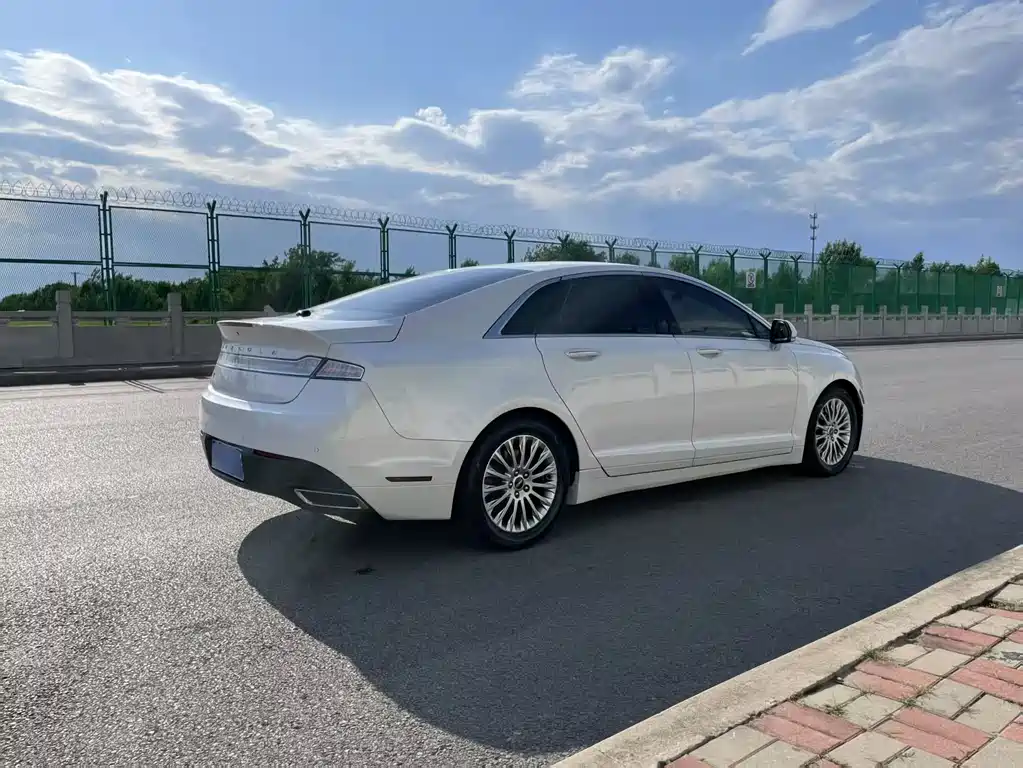 Lincoln MKZ 2.0 T Premium
