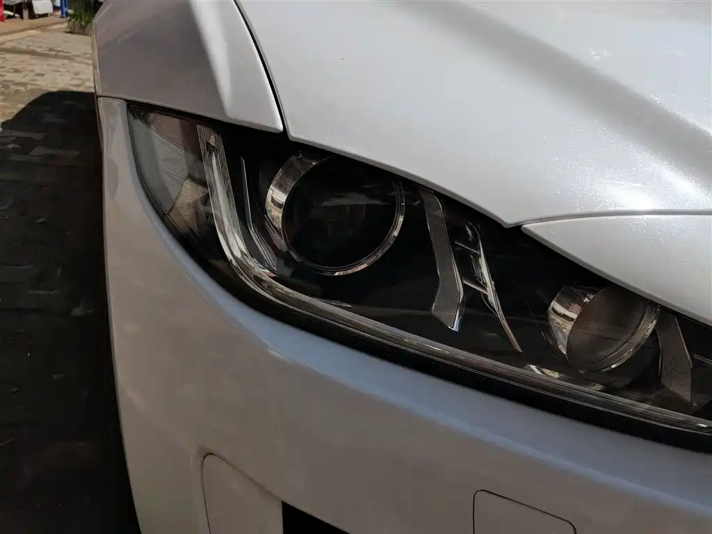 Jaguar XE 捷豹XE 2018款 2.0 T 200 PS 两驱R-Sport运动版
