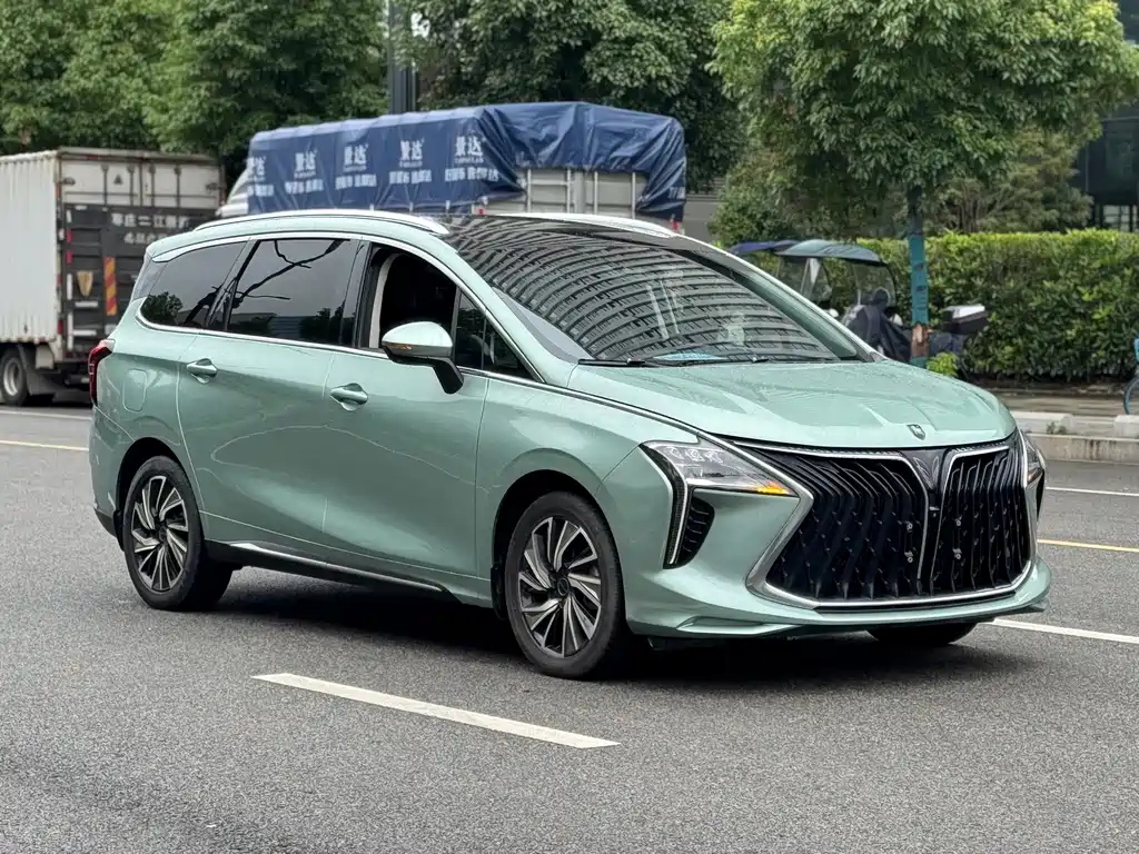 Fengxing Yacht 1.5 T DCT Wave Chaser