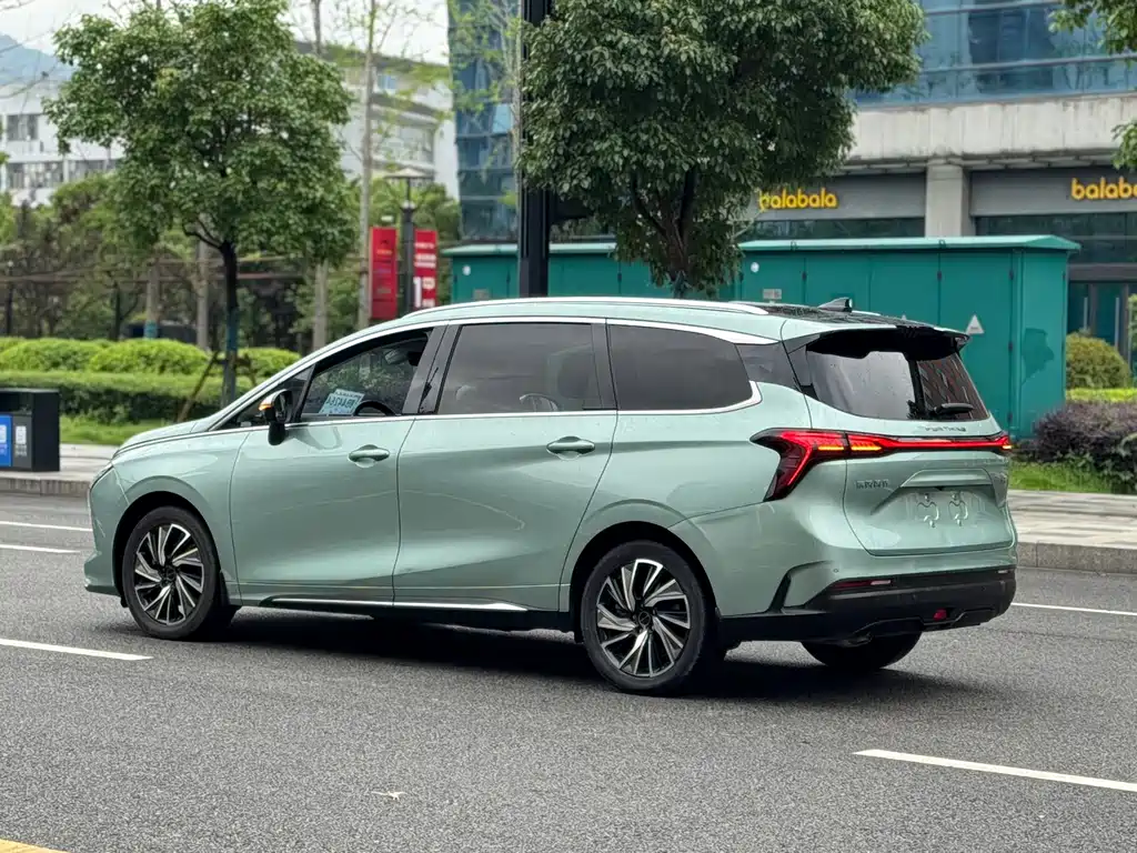 Fengxing Yacht 1.5 T DCT Wave Chaser