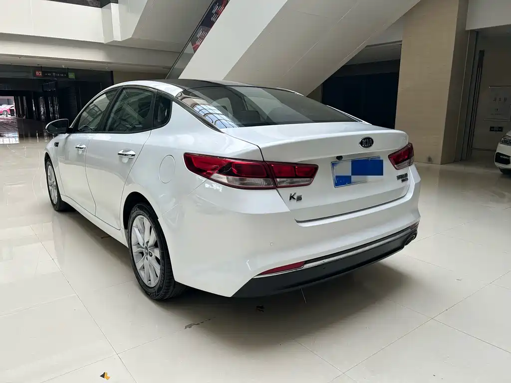 Kia K5 2.0 L Auto GLS