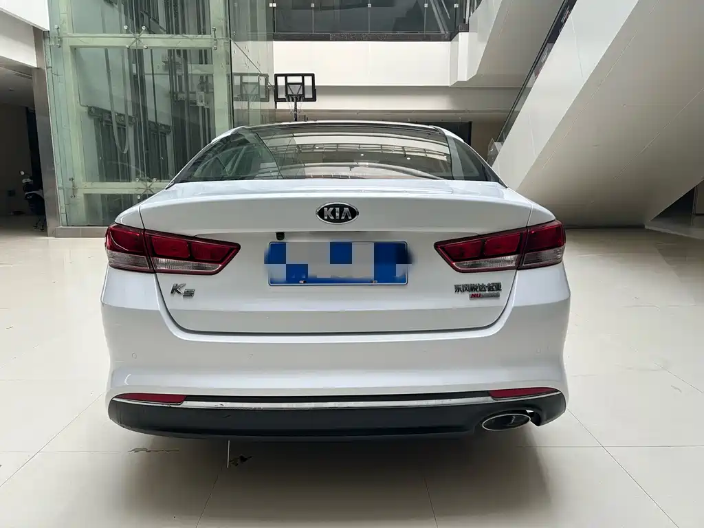 Kia K5 2.0 L Auto GLS