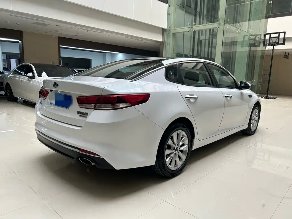 Kia K5 2.0 L Auto GLS