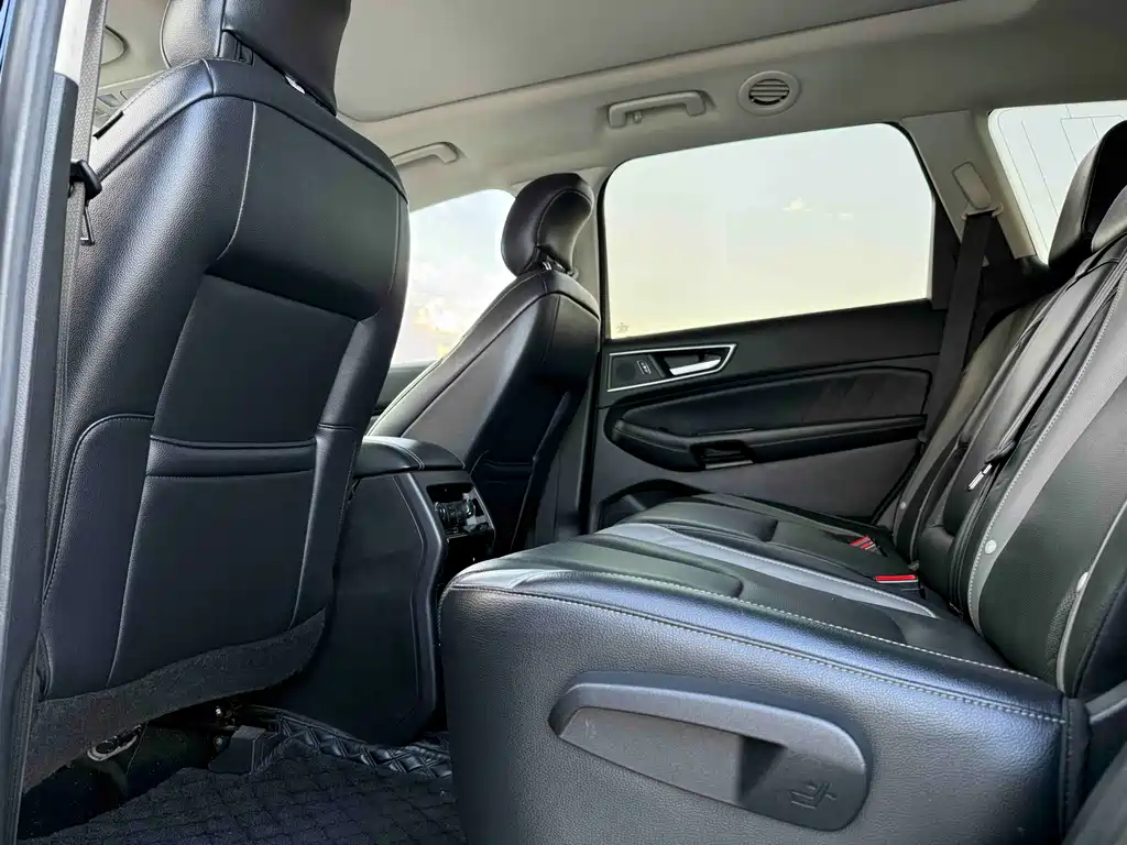 Edge EcoBoost 245 2 WD Sport 7-seat