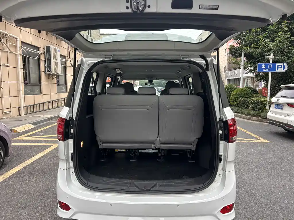 Maxus G10 2.0 T Auto Elite Gasoline 7-seat