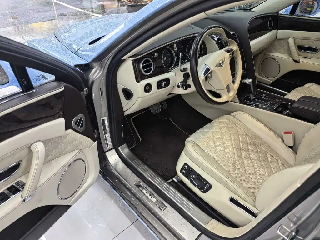 Flying Spur 4.0 T V8 S Standard