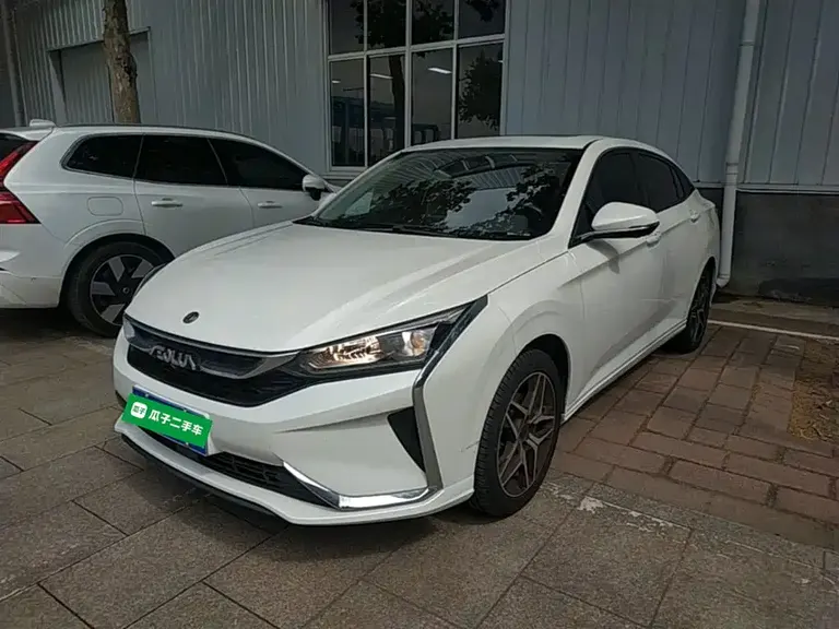 Dongfeng Yixuan 230 T Auto Shadow Chase