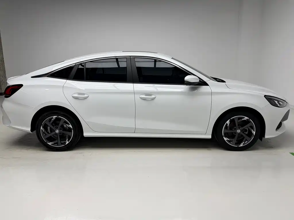 MG5 180 DVVT CVT Luxury