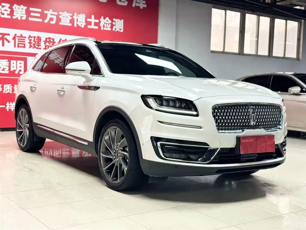 Nautilus (Import) 2.7 T 4 WD Honor Shine