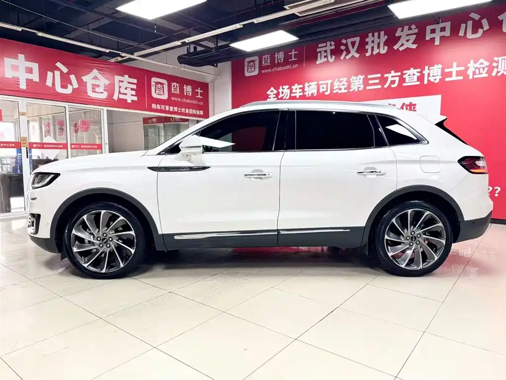 Nautilus (Import) 2.7 T 4 WD Honor Shine