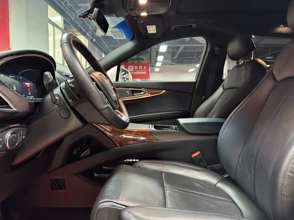 Nautilus (Import) 2.7 T 4 WD Honor Shine