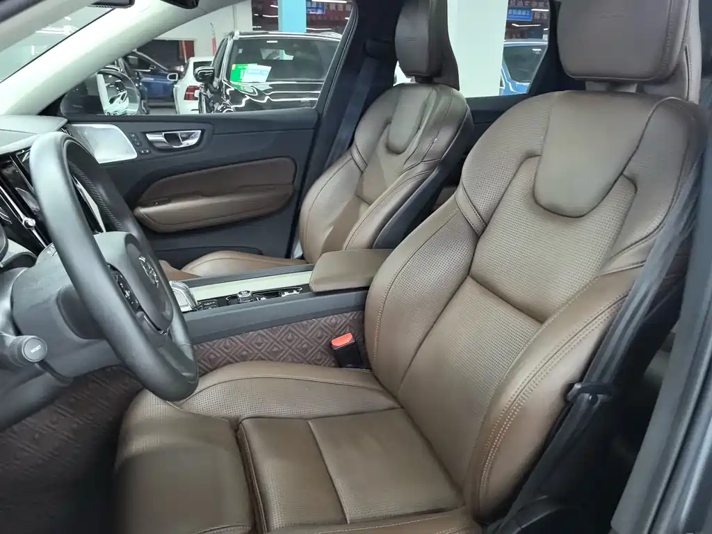 Volvo XC60 PHEV 沃尔沃XC60插电式混动 2019款 T8 E驱混动 智尊豪华版 国VI