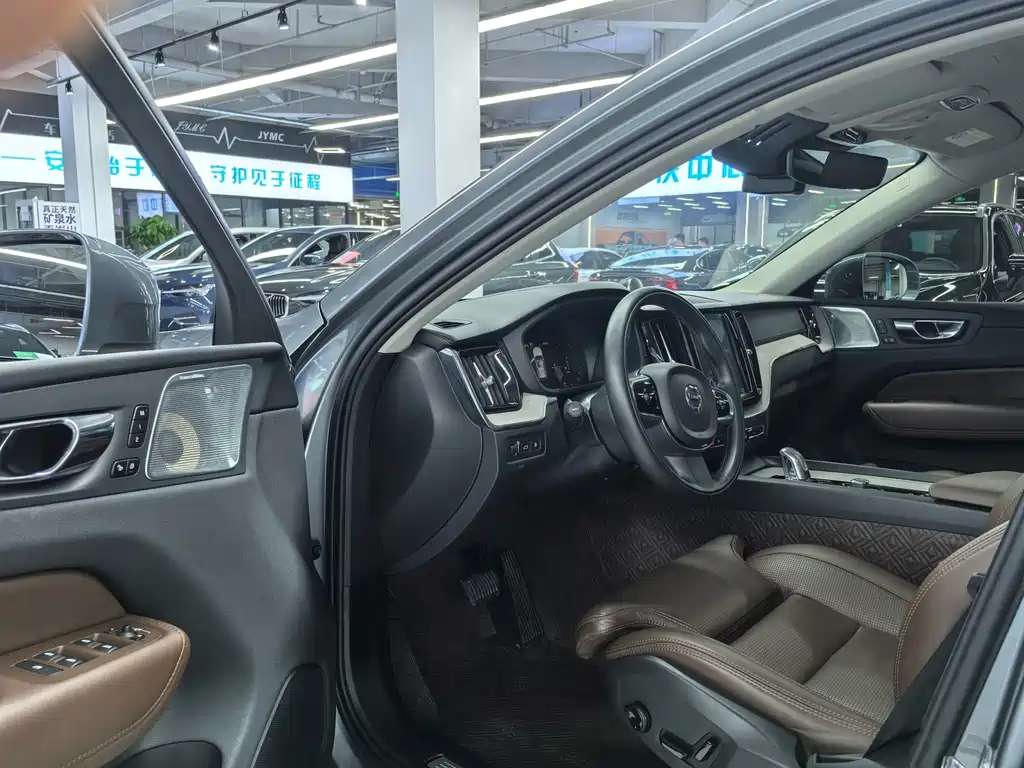 Volvo XC60 PHEV 沃尔沃XC60插电式混动 2019款 T8 E驱混动 智尊豪华版 国VI