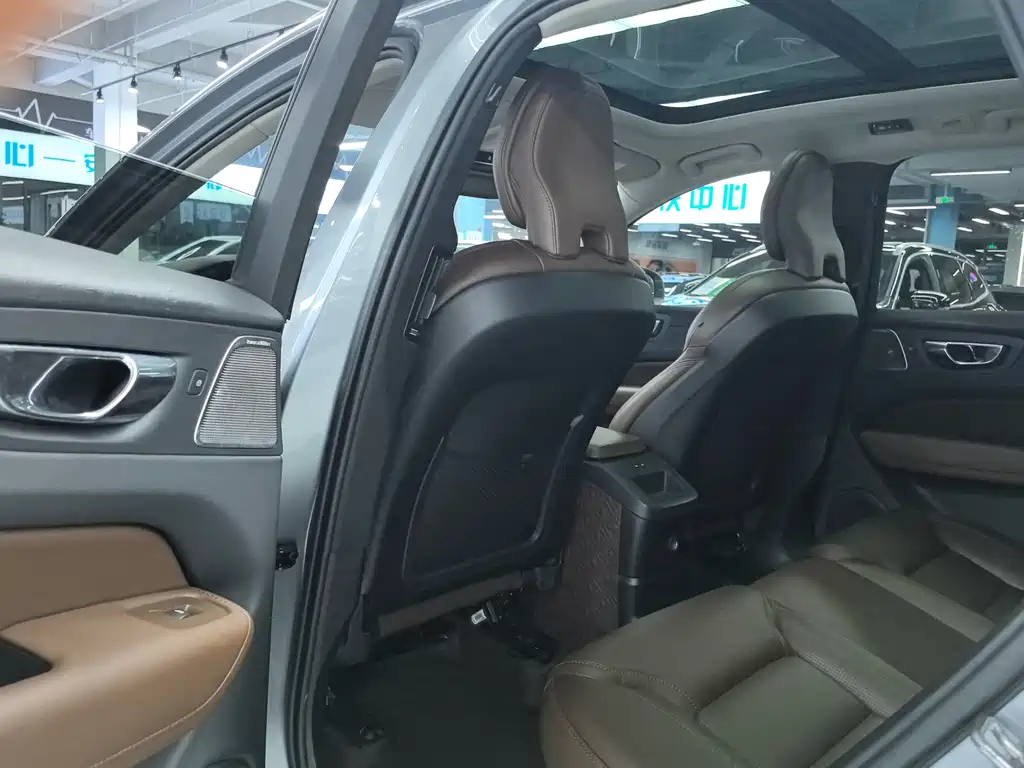 Volvo XC60 PHEV 沃尔沃XC60插电式混动 2019款 T8 E驱混动 智尊豪华版 国VI