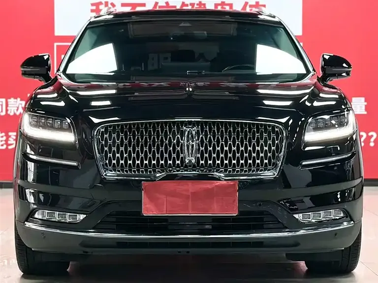 Lincoln Nautilus 2.7 T 4 WD Honor Shine