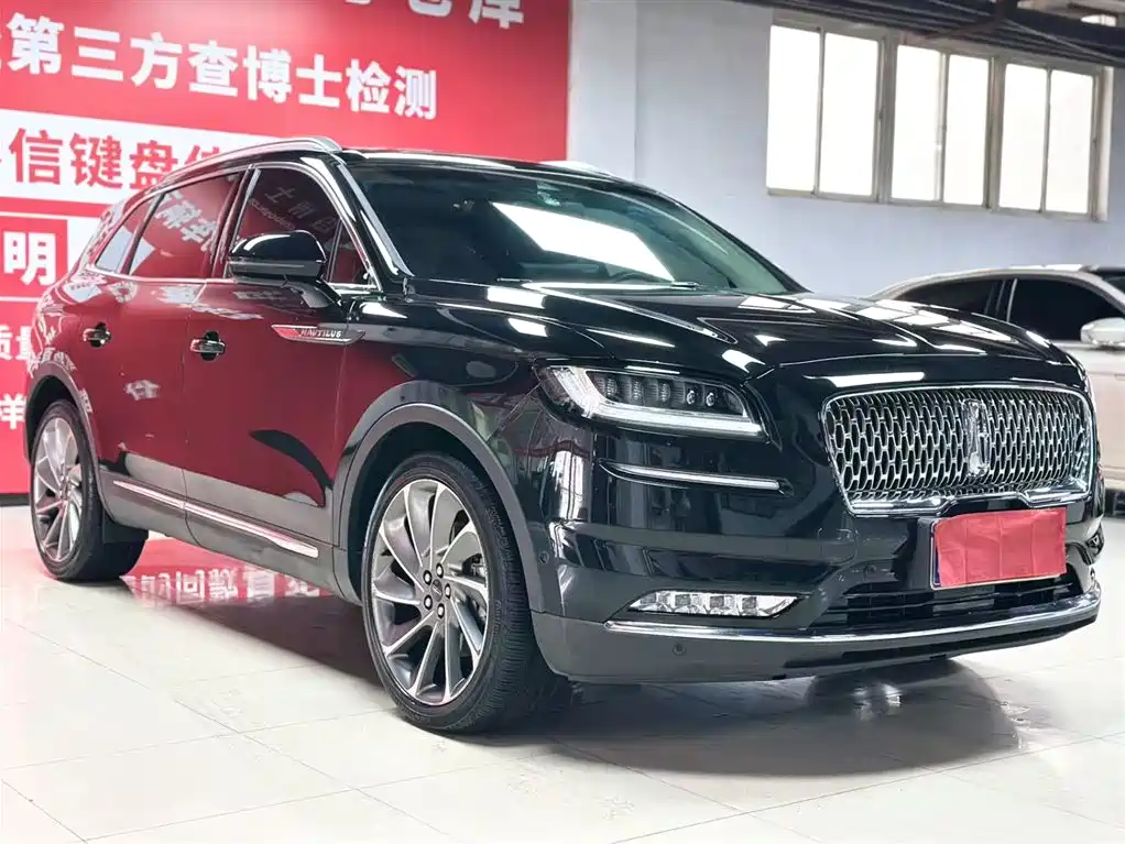 Nautilus 2.7 T 4 WD Honor Shine
