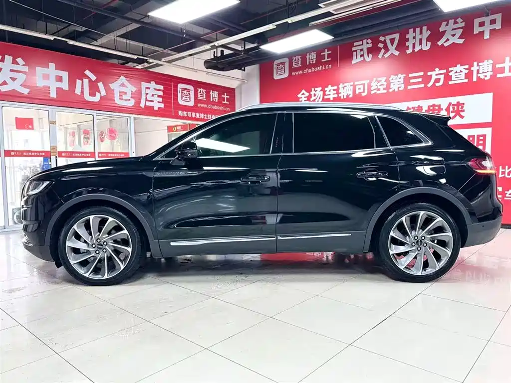 Nautilus 2.7 T 4 WD Honor Shine