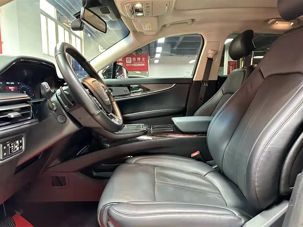 Nautilus 2.7 T 4 WD Honor Shine