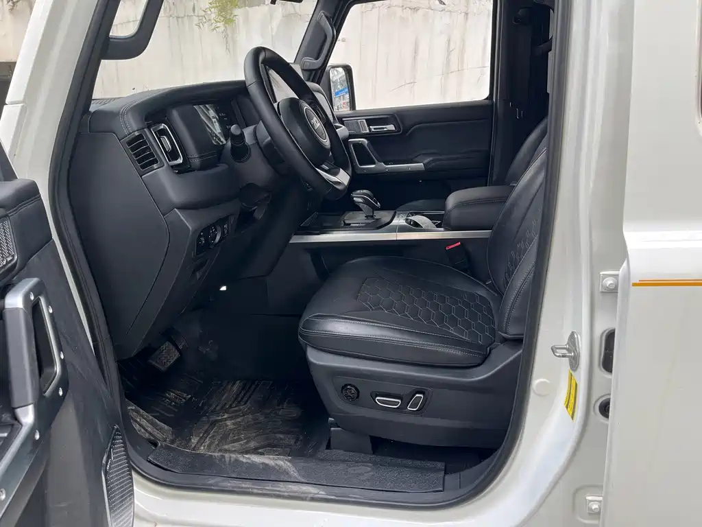 212 T01 2.0 T Explorer