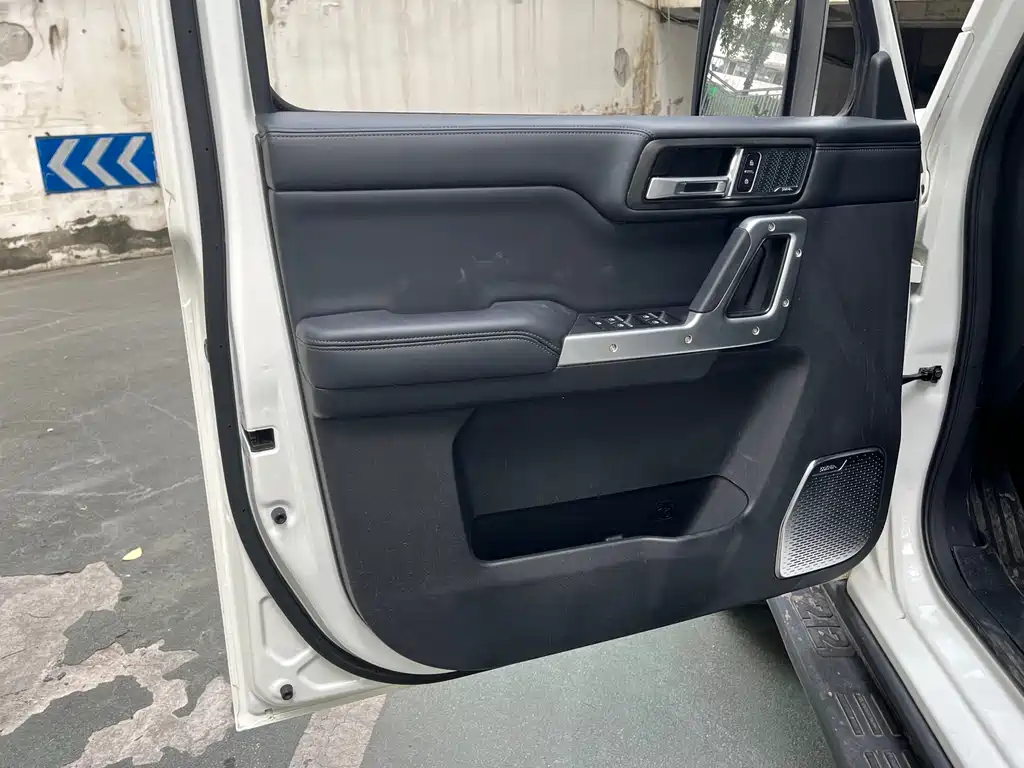 212 T01 2.0 T Explorer