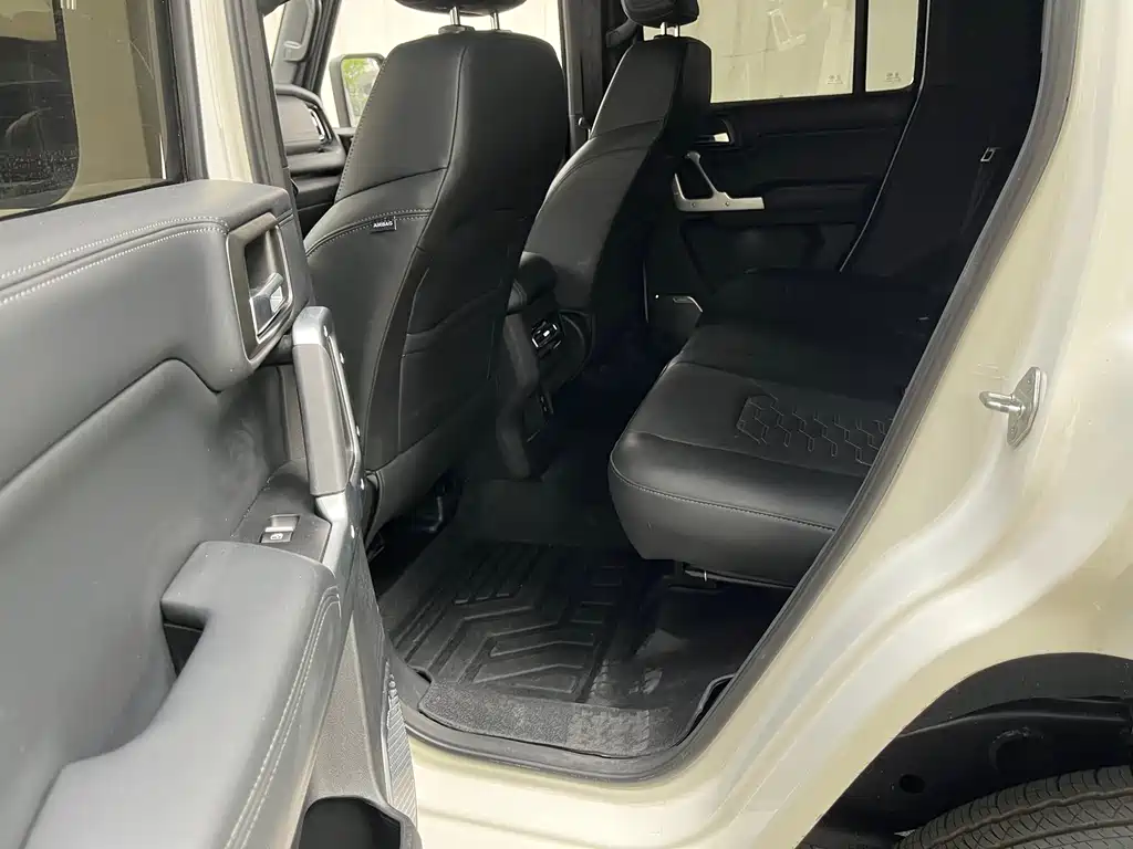 212 T01 2.0 T Explorer