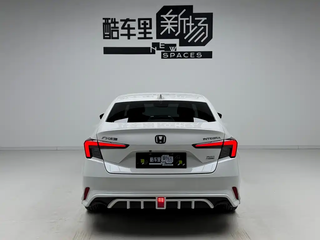 Integra 240 TURBO CVT Luxury