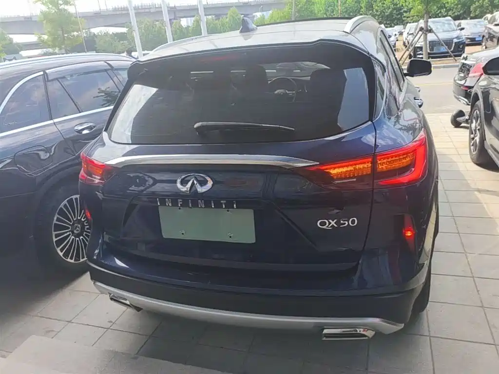 Infiniti QX50 2.0 T 2 WD Fashion