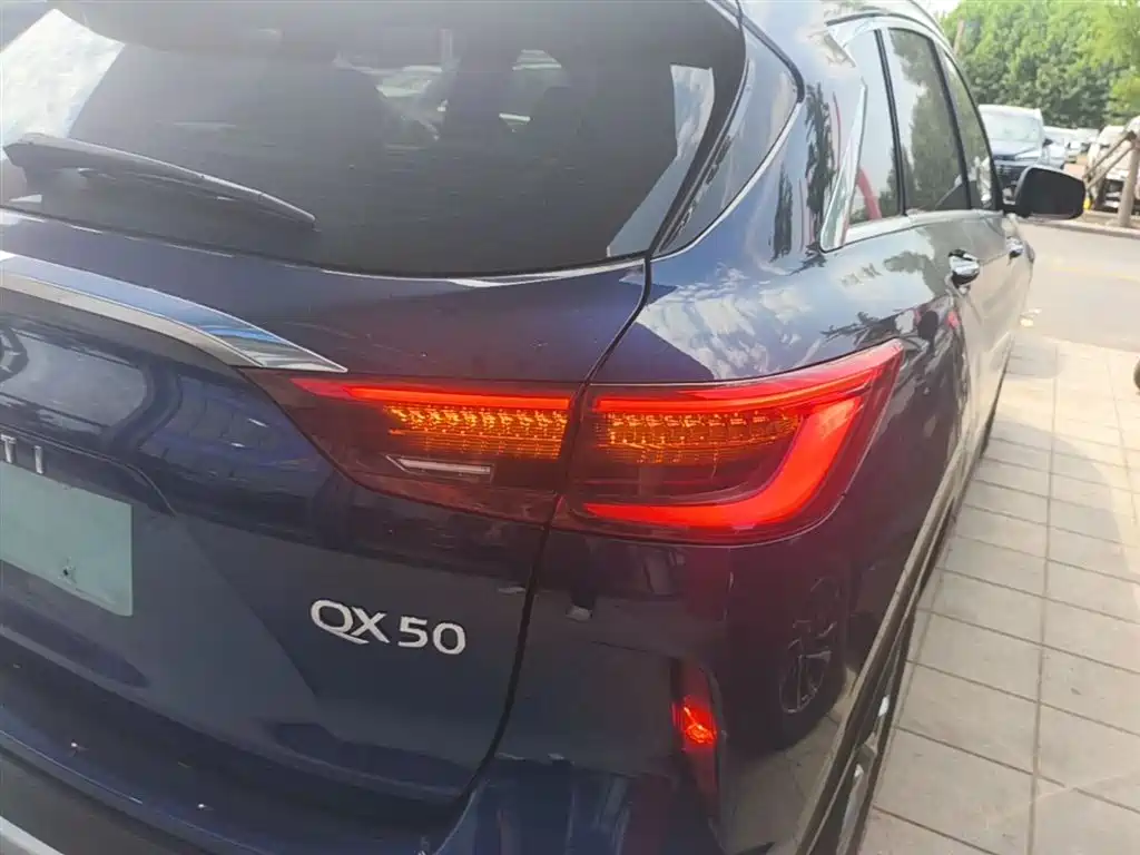 Infiniti QX50 2.0 T 2 WD Fashion