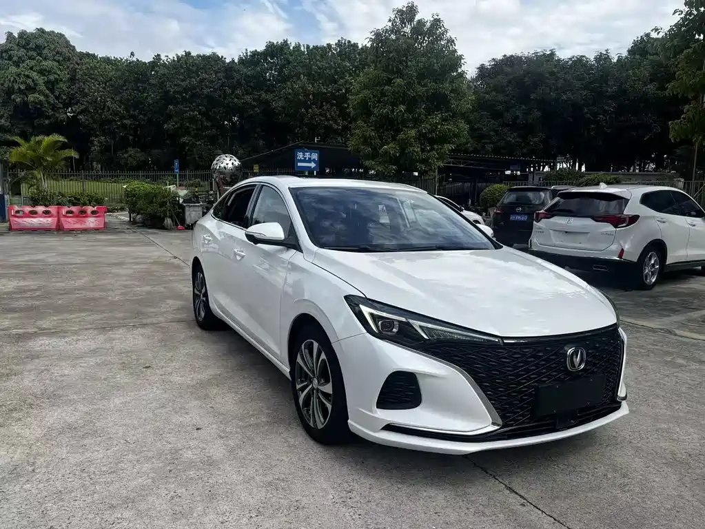Eado PLUS Blue Whale NE 1.4 T GDI DCT Flagship