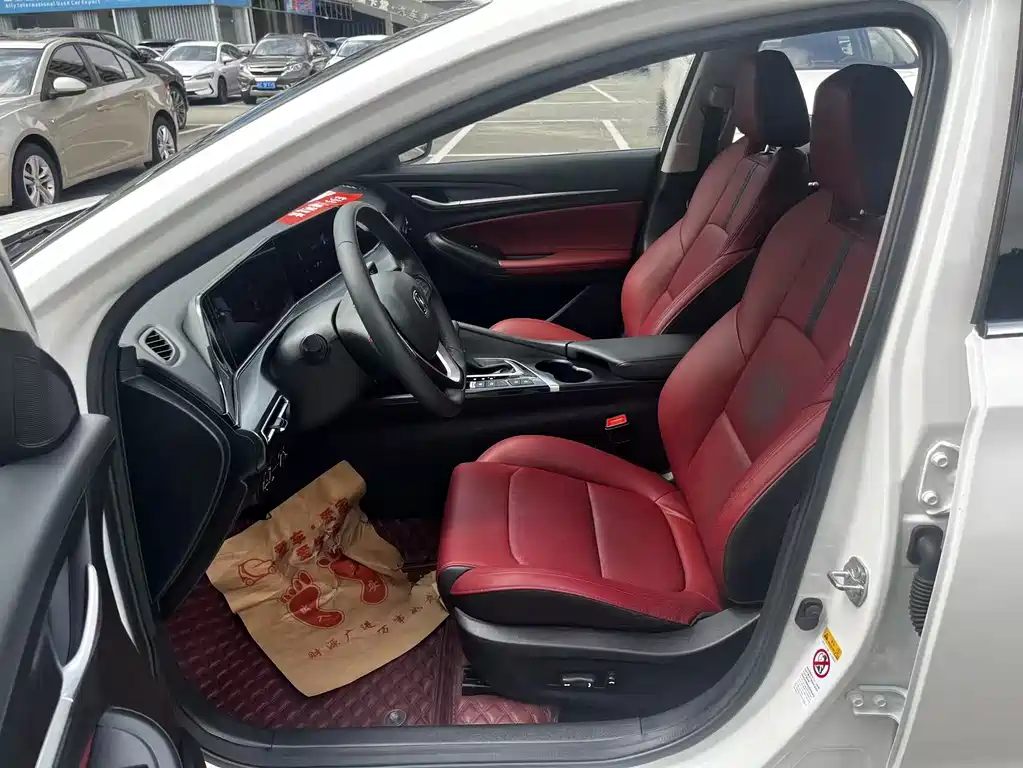 Eado PLUS Blue Whale NE 1.4 T GDI DCT Flagship