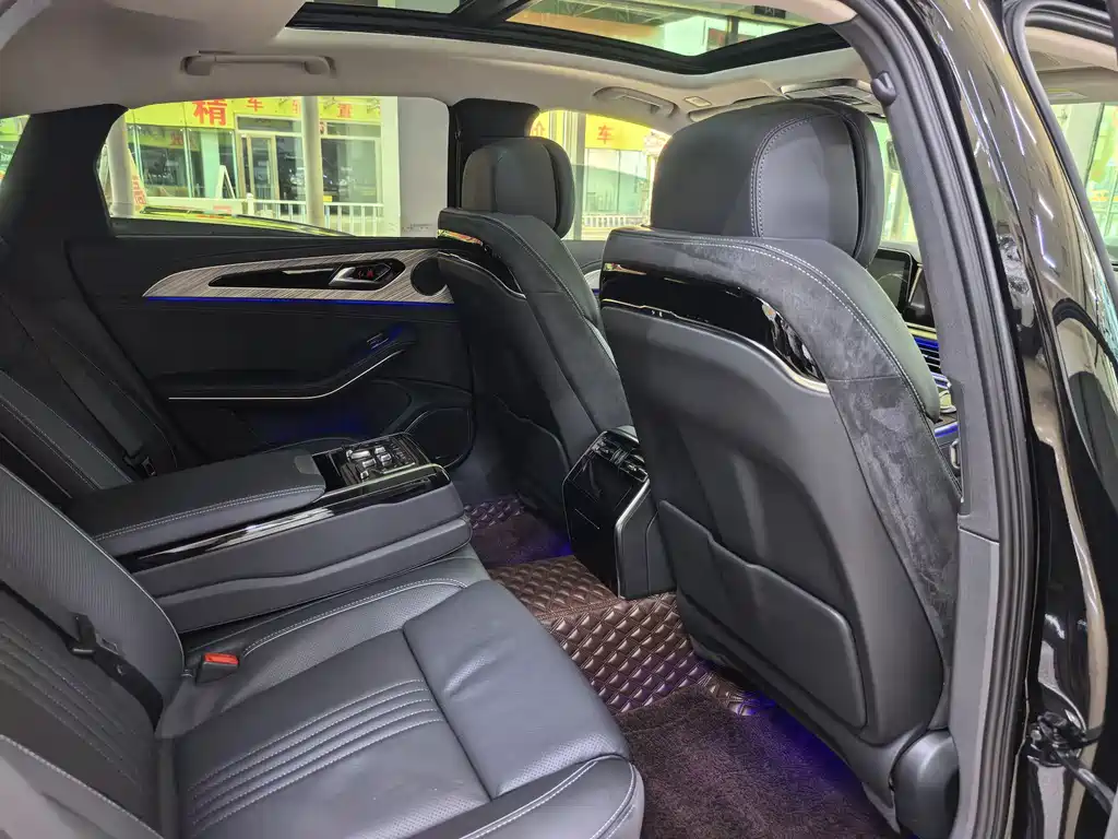 Hongqi H9 2.0 T Connected Flagship