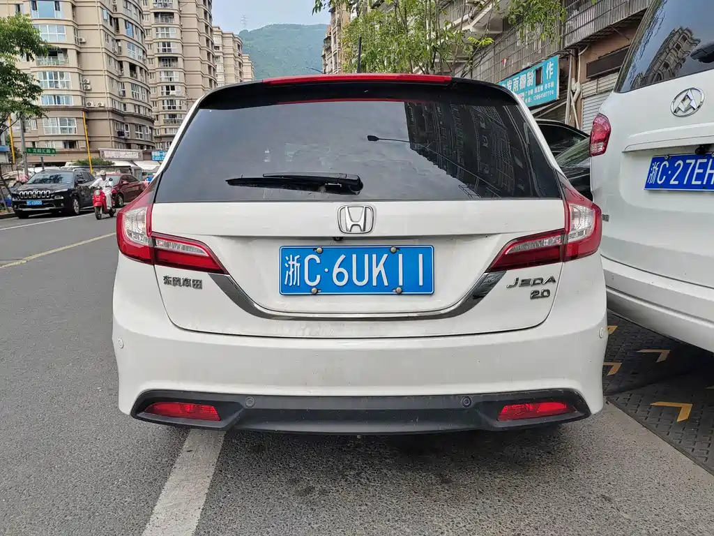 Jade 1.8 L Auto Comfort Elite 5-seat