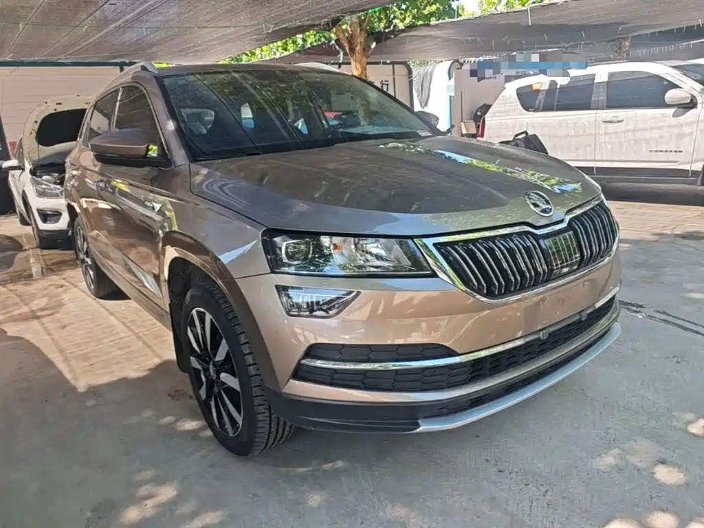 Karoq TSI280 Luxury CN-V