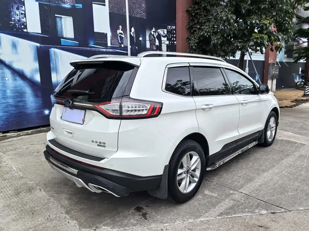 Edge EcoBoost 245 2 WD Platinum Sharp 7-seat