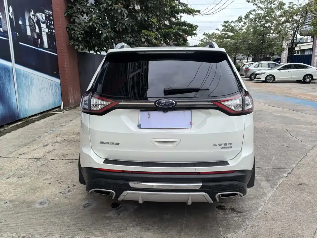 Edge EcoBoost 245 2 WD Platinum Sharp 7-seat