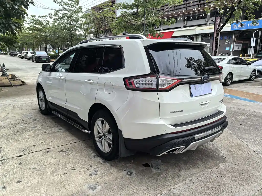 Edge EcoBoost 245 2 WD Platinum Sharp 7-seat