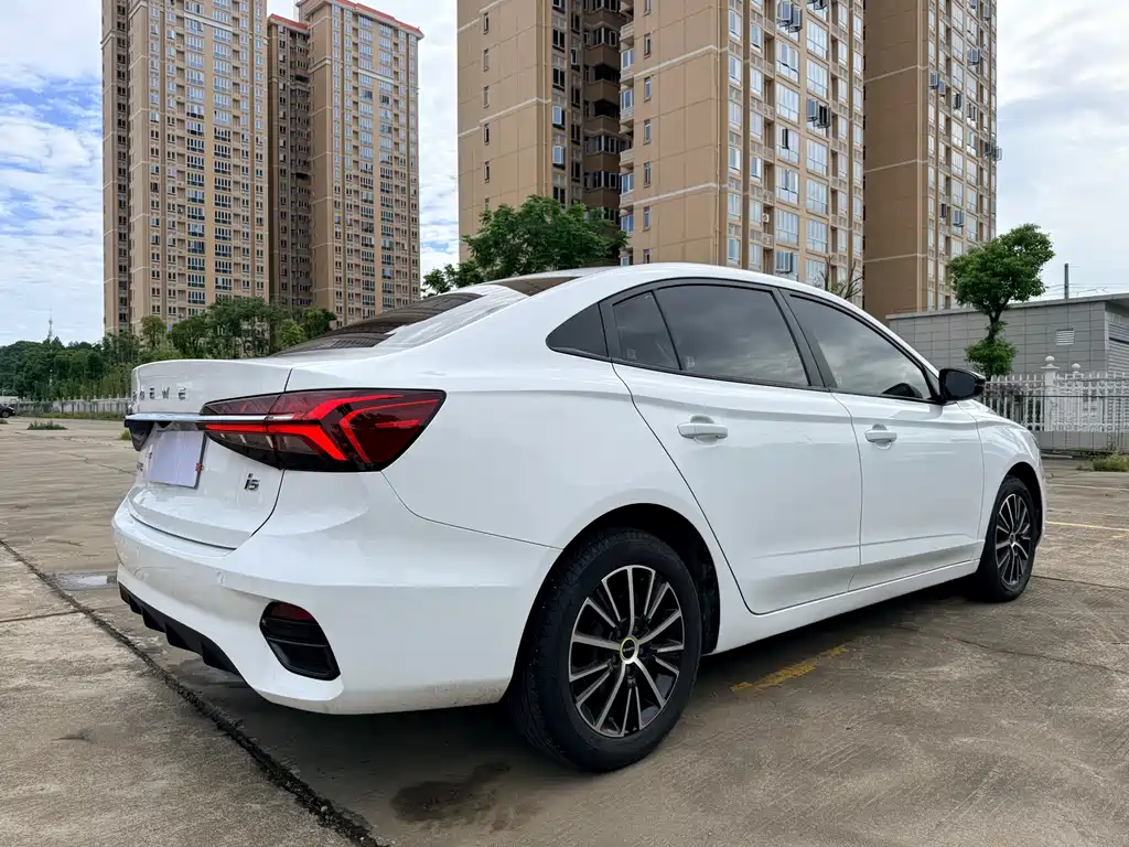 Roewe i5 1.5 L CVT Platinum