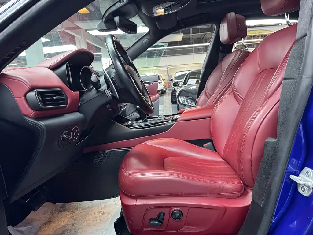 Levante 3.0 T Standard CN-V
