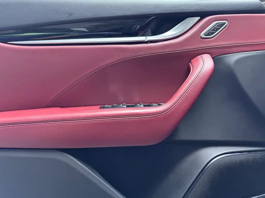 Levante 3.0 T Standard CN-V