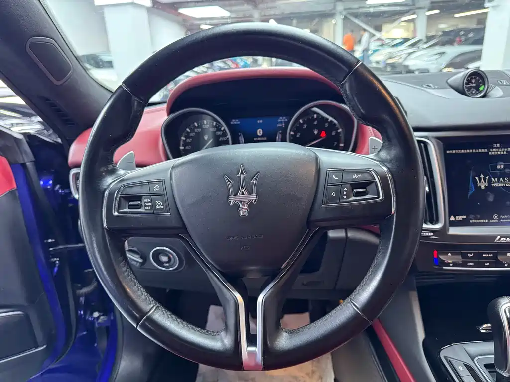 Levante 3.0 T Standard CN-V