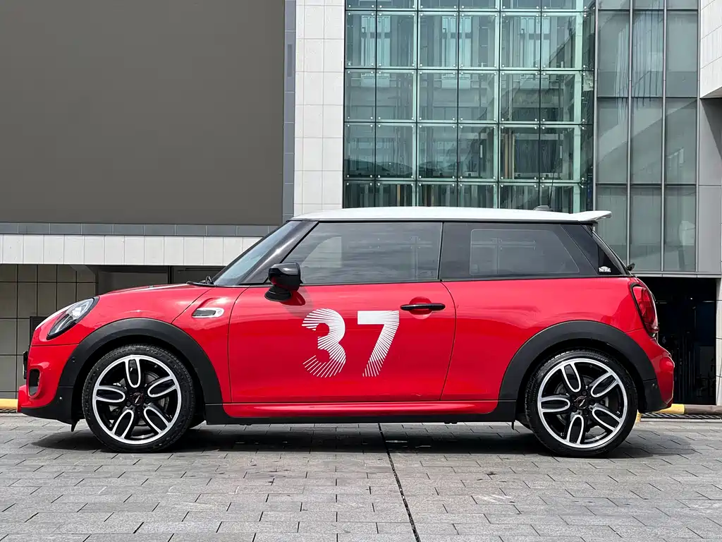 MINI MINI 2021款 2.0 T COOPER S 叁柒号纪念版