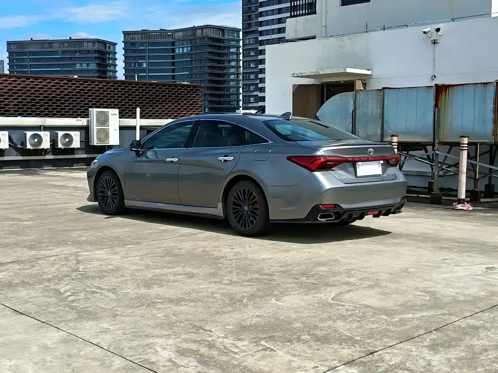 Avalon 2.5 L Touring Distinguished CN-V