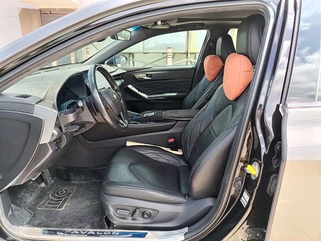 Avalon 2.5 L Touring Distinguished CN-V