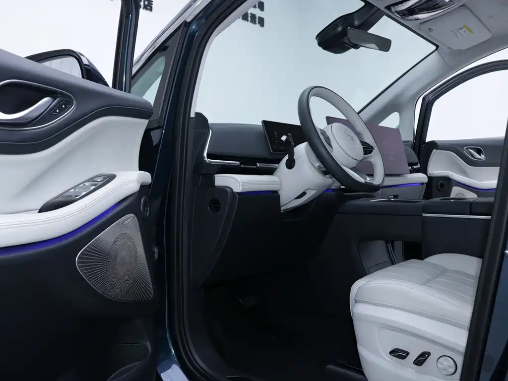 Voyah Dreamer PHEV 4 WD Flagship Kunpeng